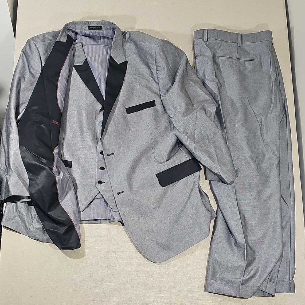 Elegant Gray Suit with Black Accents